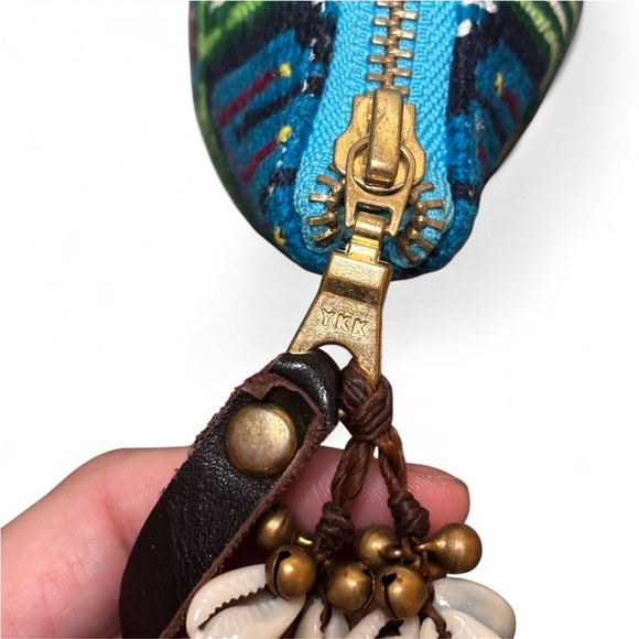 JADETRIBE- Eliz Embroidered Neon Puka Small Clutch- multicolored - Picture 8 of 11